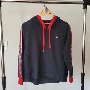 Tommy Hilfiger Sport Women’s Relaxed Fit Slightly Cropped Hoodie – Black & Red,